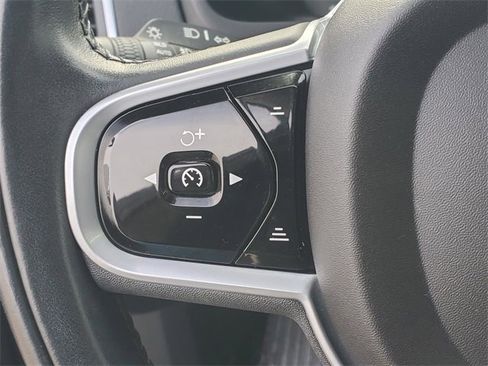 Used 2021 Volvo XC90 T6 Momentum w/ Climate Package image 19