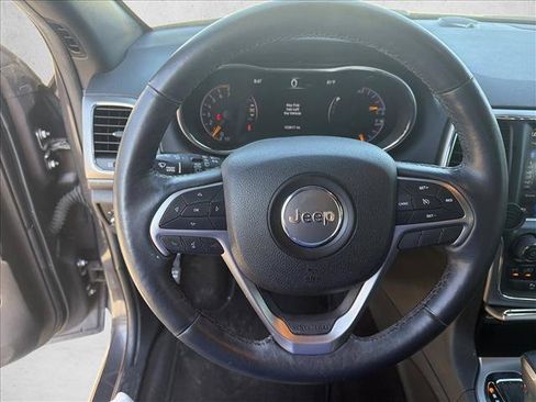 Used 2018 Jeep Grand Cherokee Altitude RWD image 12