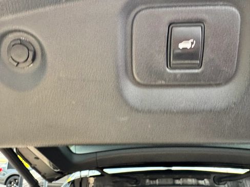 Used 2013 Nissan Pathfinder SL FWD image 18