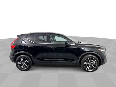 Used 2023 Volvo XC40 B5 Plus AWD/4WD image 9