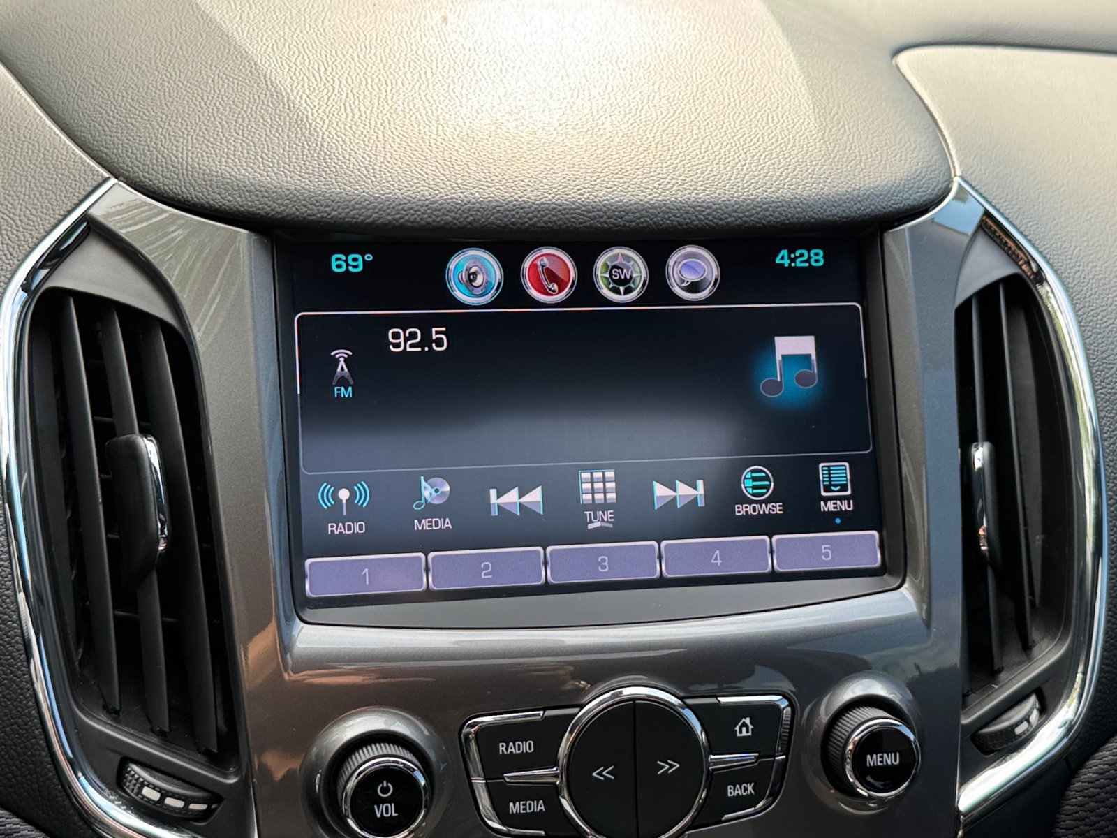 Used 2017 Chevrolet Cruze LT w/ Sun And Sound Package FWD image 6