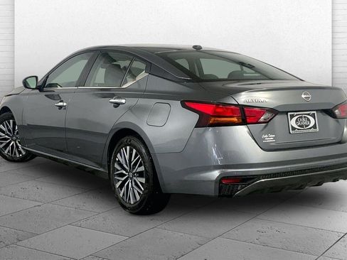 Used 2025 Nissan Altima 2.5 SV FWD image 11