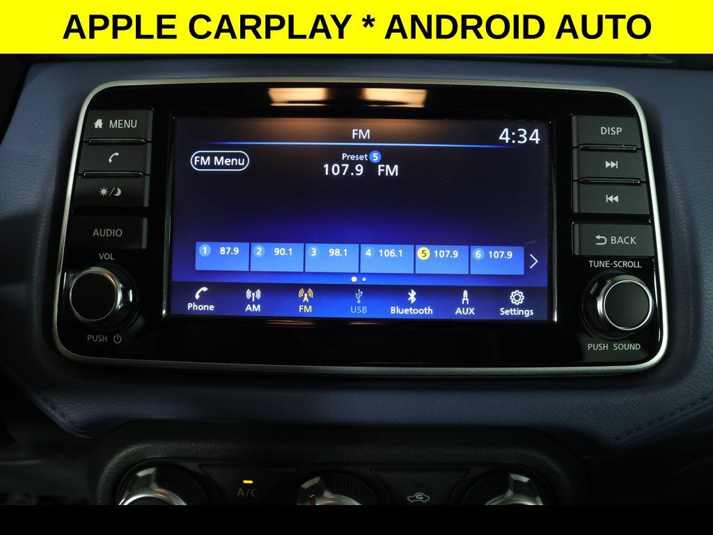 Used 2025 Nissan Versa SV FWD image 3