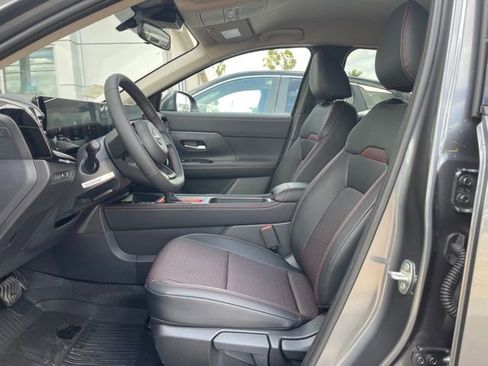 Certified 2025 Nissan Kicks SR FWD image 13