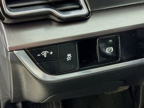 Used 2024 Kia Sportage EX image 13