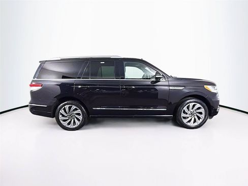 Used 2024 Lincoln Navigator Reserve AWD/4WD image 8