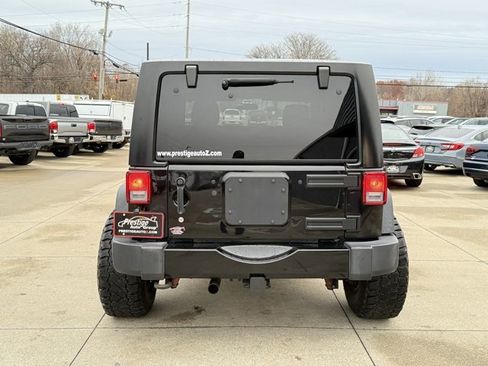 Used 2018 Jeep Wrangler Sport image 12