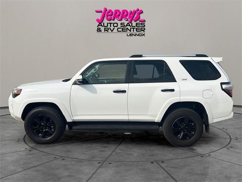 Used 2024 Toyota 4Runner SR5 Premium image 4