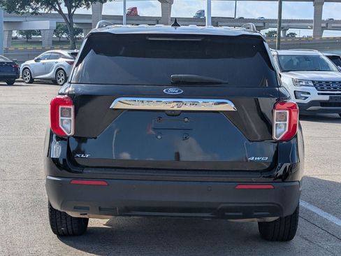 Used 2022 Ford Explorer XLT AWD/4WD image 5