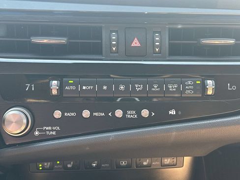 Used 2024 Lexus ES 300h Ultra Luxury w/ Accessory Package (Z2) FWD image 30