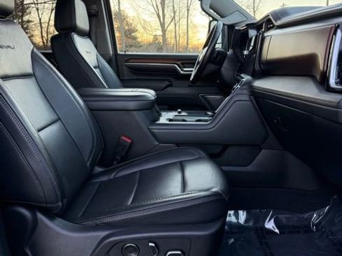 Used 2024 GMC Sierra 2500 Denali w/ Denali Reserve Package image 17