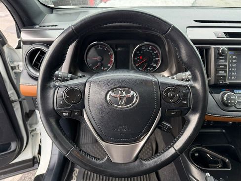 Used 2018 Toyota RAV4 SE w/ Advanced Technology Package image 15