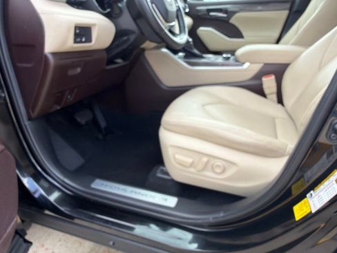 Used 2020 Toyota Highlander Limited AWD/4WD image 14