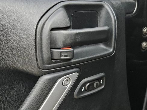 Used 2017 Jeep Wrangler Unlimited Rubicon w/ Connectivity Group image 25