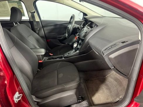 Used 2016 Ford Focus SE w/ SE Power Seat Package FWD image 11