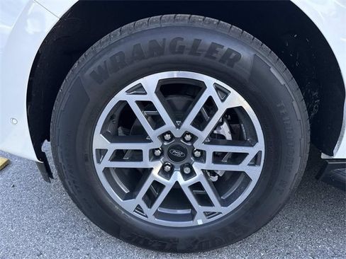 New 2025 Ford Expedition Active image 9