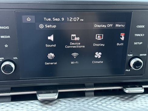 Used 2024 Kia Carnival LX image 19