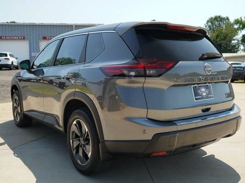 Used 2024 Nissan Rogue SV FWD image 4