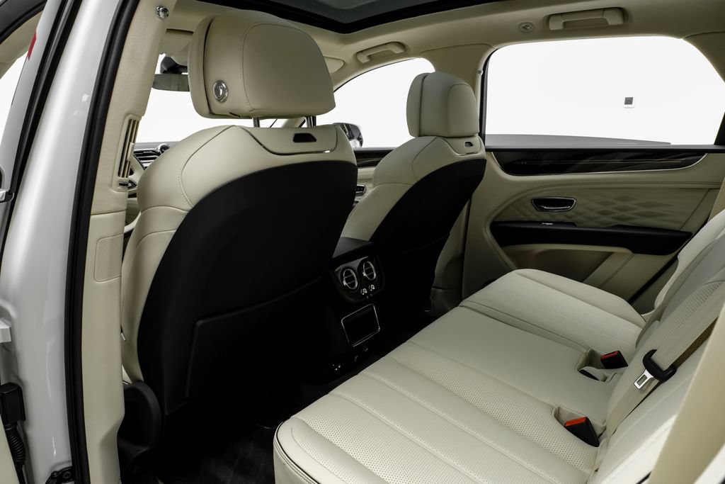 Used 2024 Bentley Bentayga AWD/4WD image 48