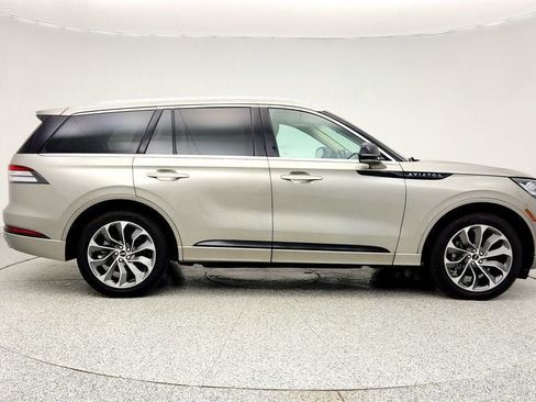 Used 2023 Lincoln Aviator Grand Touring w/ Equipment Group 301A AWD/4WD image 4