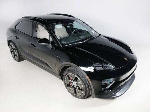 Certified 2025 Porsche Macan 4S Electric image 32