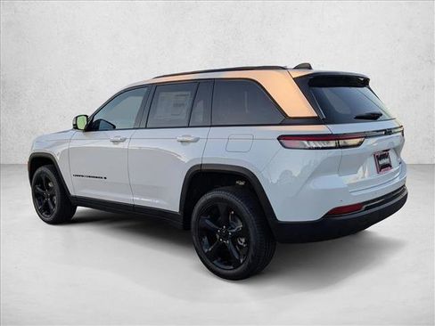 New 2025 Jeep Grand Cherokee Limited w/ Black Appearance Package image 9