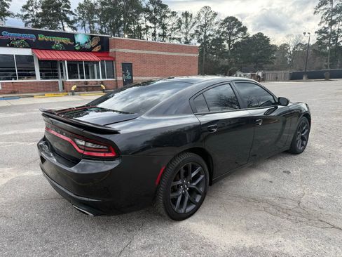 Used 2019 Dodge Charger SXT image 5