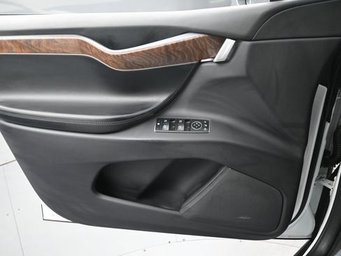 Used 2019 Tesla Model X Long Range image 22