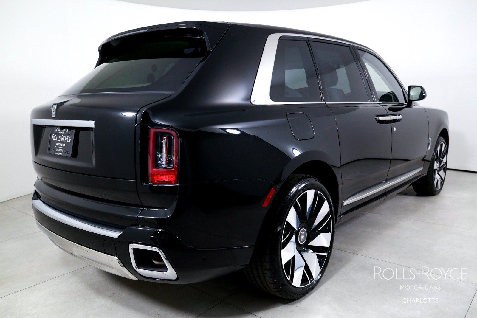 New 2026 Rolls-Royce Cullinan AWD/4WD image 2