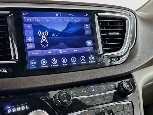 Used 2019 Chrysler Pacifica Touring-L Plus w/ Advanced Safetytec Group FWD image 21