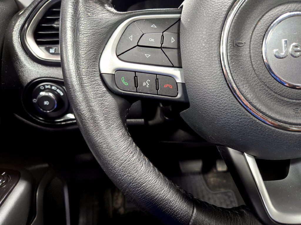 Used 2023 Jeep Renegade Limited w/ Sun/Sound Group AWD/4WD image 15