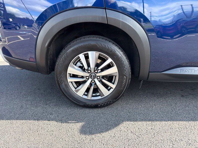 Used 2026 Nissan Pathfinder SL AWD/4WD image 12