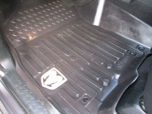 Used 2018 RAM 1500 Sport image 32