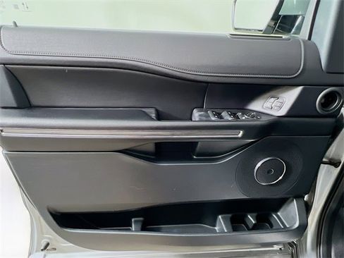 Used 2021 Ford Expedition Max XLT image 32