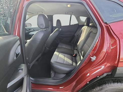 Used 2025 Chevrolet Trax LT w/ LT Convenience Package FWD image 16