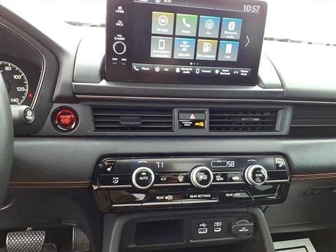 Used 2025 Honda Pilot TrailSport image 7