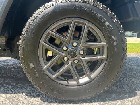 Used 2024 Jeep Wrangler Unlimited Sport AWD/4WD image 25