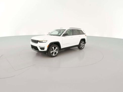 New 2025 Jeep Grand Cherokee Limited w/ Trailer Tow Package image 4