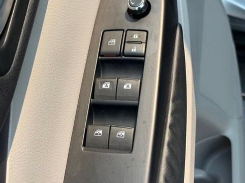 Used 2015 Toyota Highlander XLE AWD/4WD image 19
