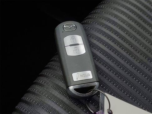 Used 2014 MAZDA MAZDA3 i Touring image 25