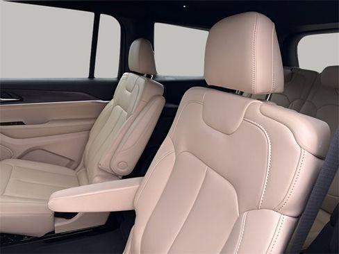 Used 2024 Jeep Grand Cherokee L Limited image 18