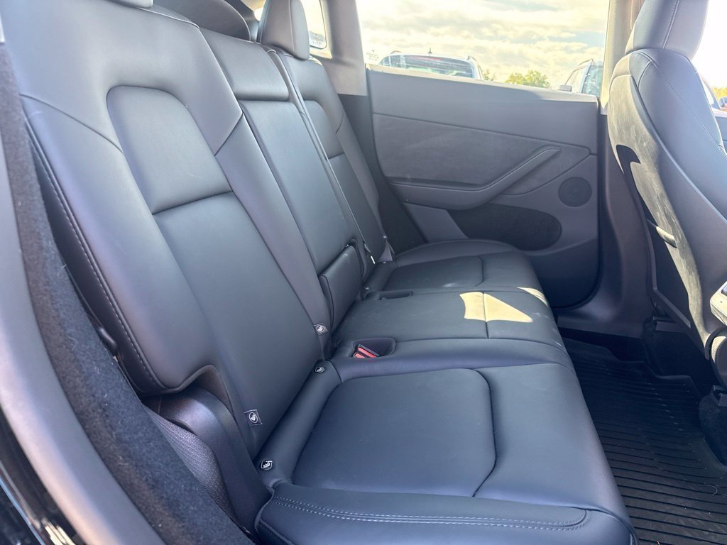 Used 2025 Tesla Model Y Long Range RWD image 6