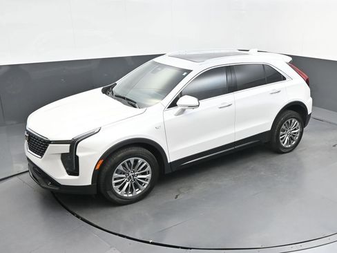 Used 2024 Cadillac XT4 Premium Luxury w/ Active Safety Package FWD image 29