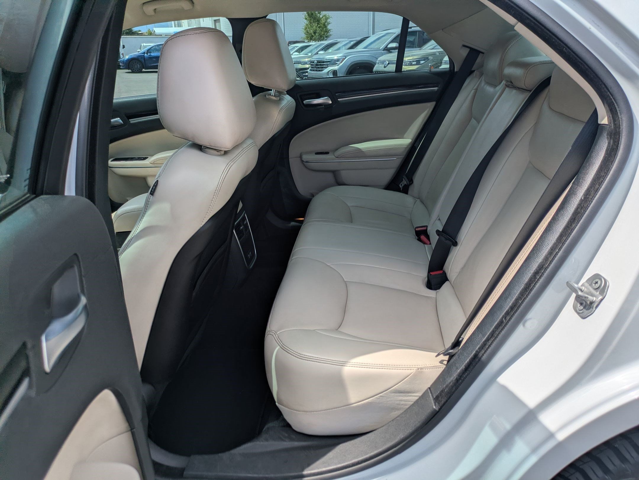 Used 2023 Chrysler 300 Touring L w/ Safetytec Plus Group RWD image 26
