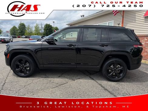 Used 2023 Jeep Grand Cherokee Limited w/ Black Appearance Package AWD/4WD image 3