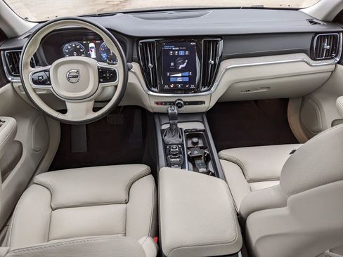 Used 2020 Volvo S60 T5 Inscription image 12