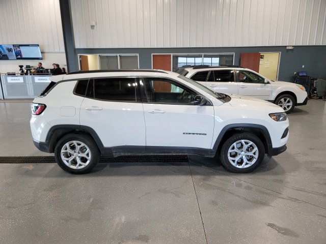 Used 2024 Jeep Compass Latitude AWD/4WD image 8
