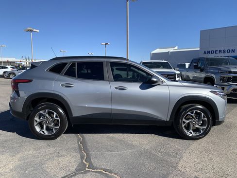 Used 2024 Chevrolet Trax LT w/ Driver Confidence Package image 4