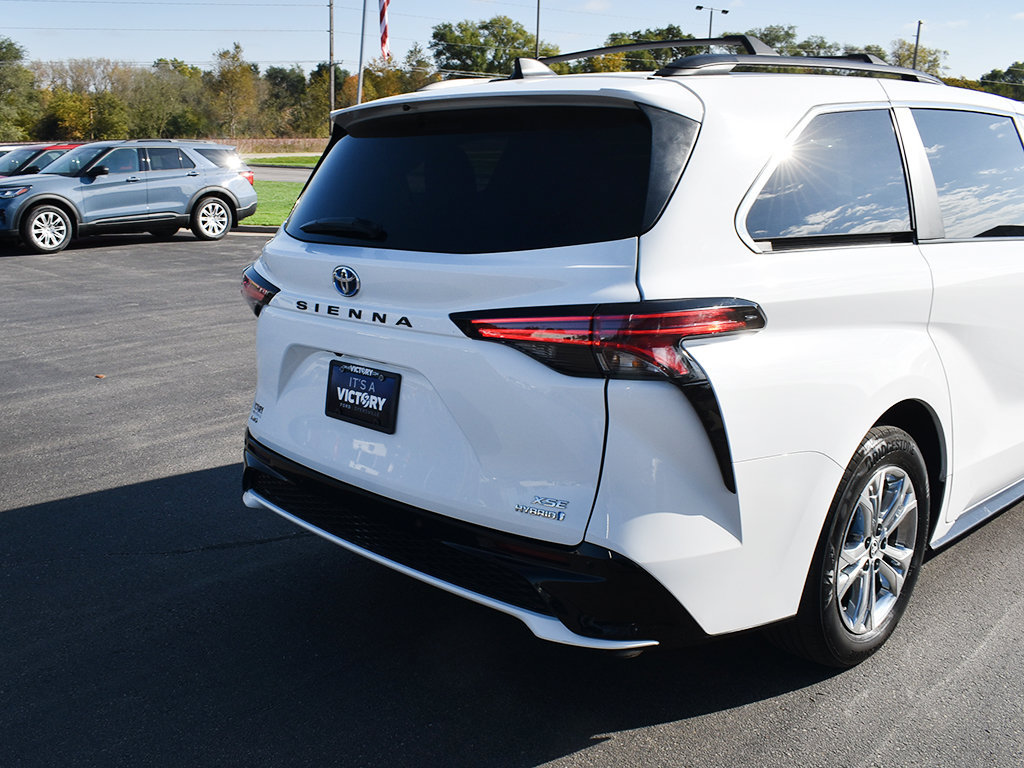 Used 2023 Toyota Sienna XSE w/ XSE Plus Package AWD/4WD image 37