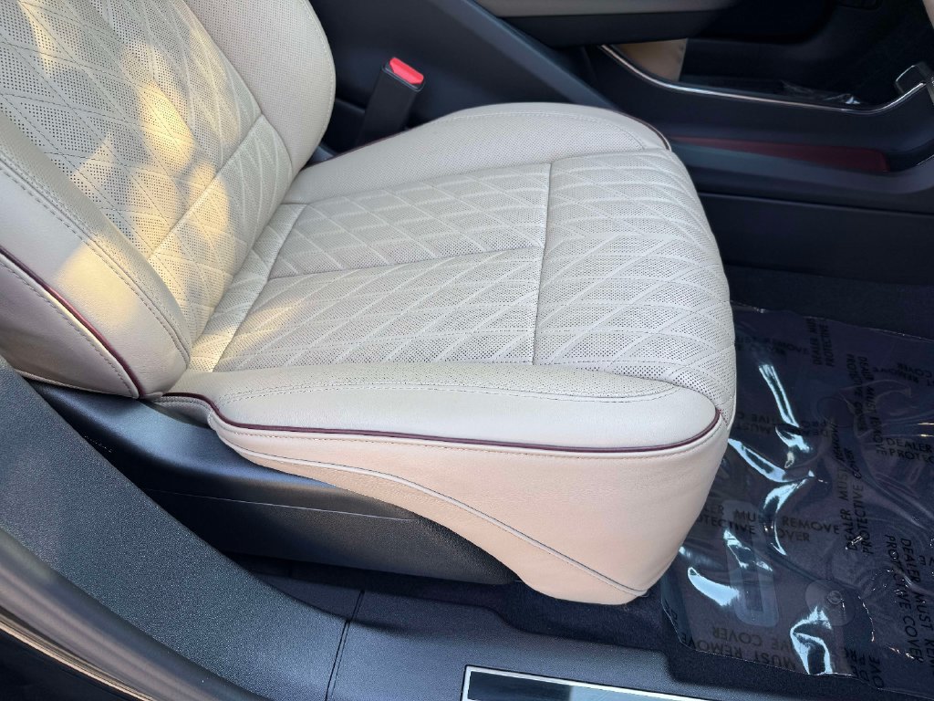 Used 2026 Cadillac Lyriq Signature Luxury w/ Nappa Leather Package AWD/4WD image 15